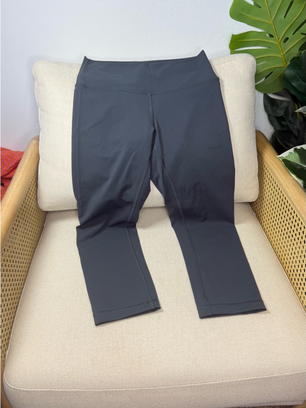 Lululemon Wunder Under Crop (High-Rise) *Full-On Luxtreme 21" Size 6 - Picture 4 of 8